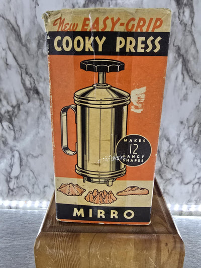 1960's Vintage Mirro Cooky Press Pastry Set with all 12 Plates, Original Box, Recipes and Directions