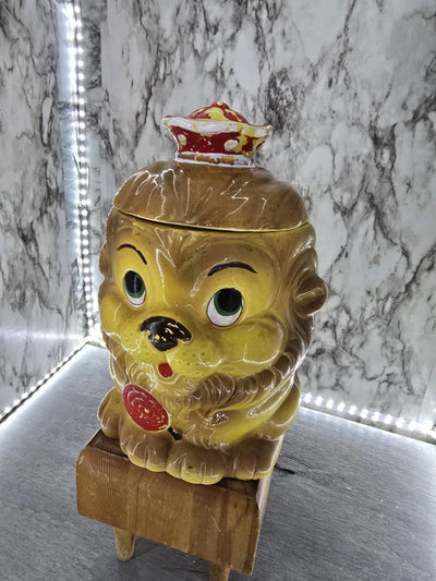 1960's Vintage Rare Wizard of Oz Cowardly Lion Ceramic Cookie Jar with Crown and Lollypop made in Japan