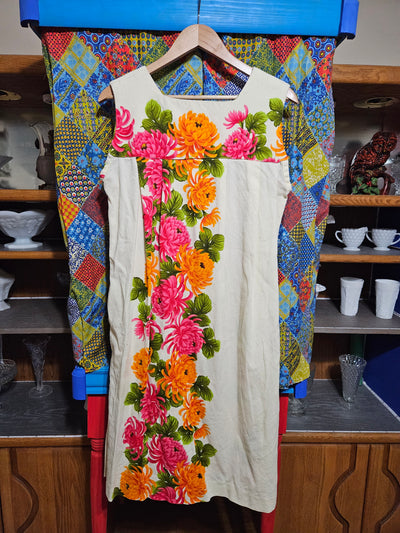 1970's Vintage White Maikai Barkcloth Hawaiian Sleeveless Dress with Flowers