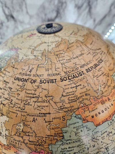 1980's Vintage Readers Digest  Light up Globe