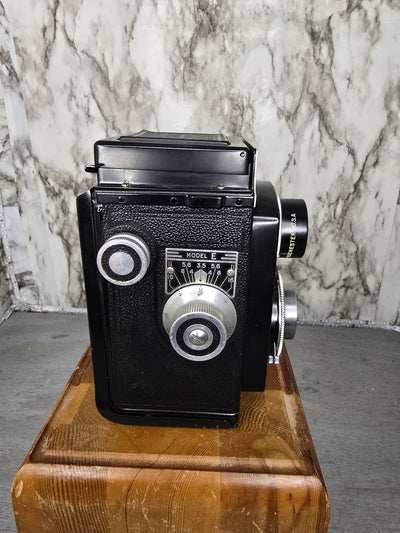 1940's Vintage Ciro-Flex Rapax Model E Twin Lense Reflex Camera with  leather case