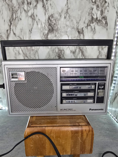 1980's Vintage Panasonic Model RF-559 AM/FM Portable Radio