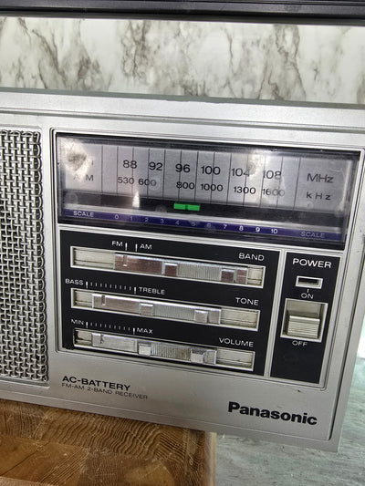 1980's Vintage Panasonic Model RF-559 AM/FM Portable Radio