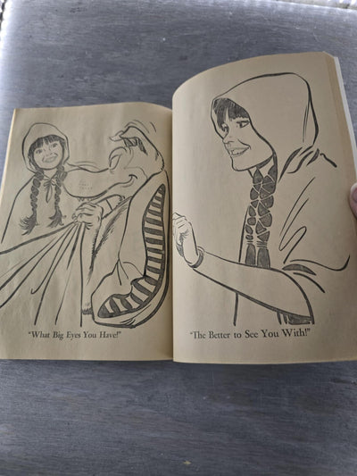 1970's Disney Mickey Mouse Club Coloring Book "Mouseketeer Mad cops" 36 pages