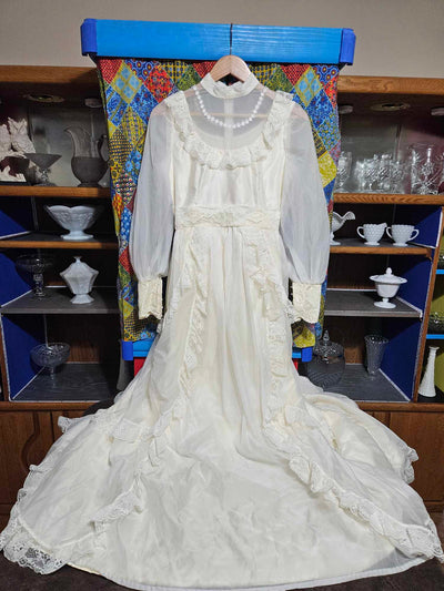 1960's Vintage flowy lace and satin high necked wedding dress with train