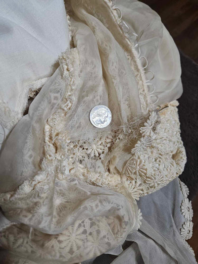 1960's Vintage off white Daisy laced Wedding dress with train