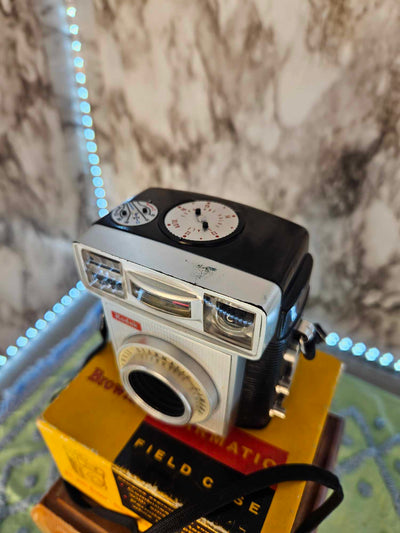 1959 Vintage MCM Brownie Starmatic Kodak with leather field case, Kodalite Midget Flasholder and box of Westinghouse Flash bulbs