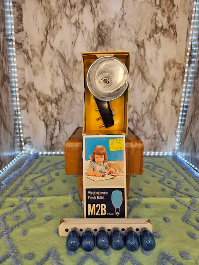 1959 Vintage MCM Brownie Starmatic Kodak with leather field case, Kodalite Midget Flasholder and box of Westinghouse Flash bulbs