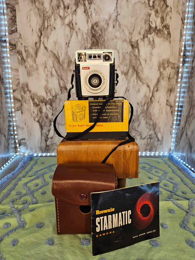 1959 Vintage MCM Brownie Starmatic Kodak with leather field case, Kodalite Midget Flasholder and box of Westinghouse Flash bulbs