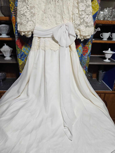 1980's Vintage white lace wedding dress