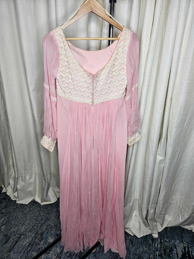 1960's Vintage MCM Pink and White Daisy detailed Prom Evening Dress