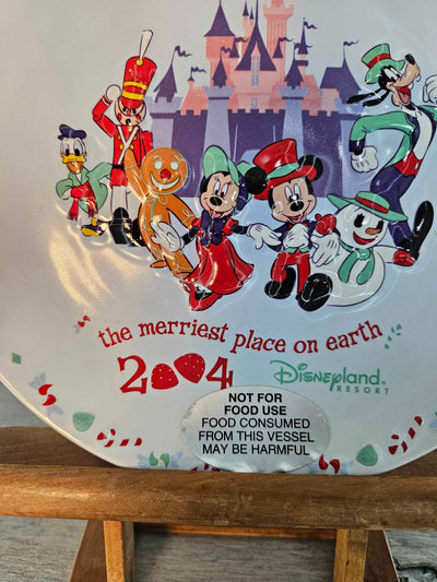 2004 Vintage Disneyland, California The Merriest Place On Earth Disney Christmas Collector Plate