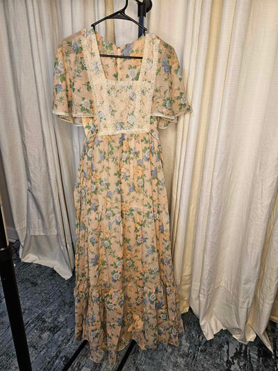 1970's Vintage MCM flutter sleeve Maxie Prairie Dress