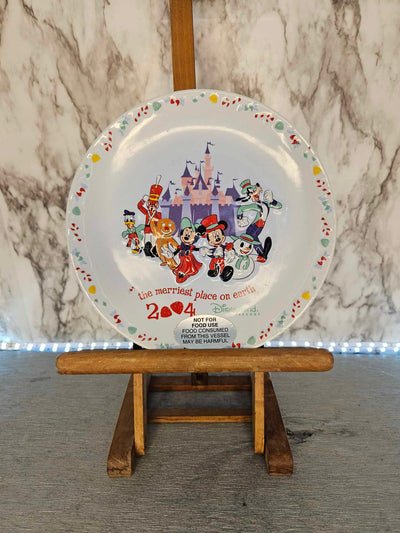 2004 Vintage Disneyland, California The Merriest Place On Earth Disney Christmas Collector Plate